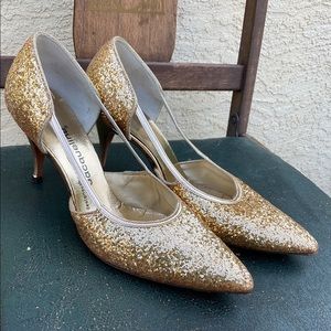 1960s pumps, high heels with gold speckles.